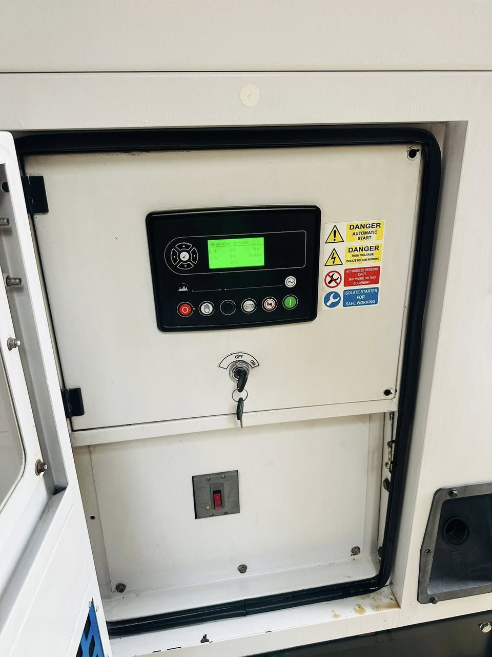 مولدة بيركنز انكليزي. 

45 KVA. 

مستخدمة قليل كلش نضيفة 

جاهزة ع تشغيل بدون نقص 

منصوبة وشغالة 

صرفهة اقتصادي 

راس توليد بلادي 

( كاتم ) 

العنوان الغزالية  

للاسفسار الاتصال 

***********
