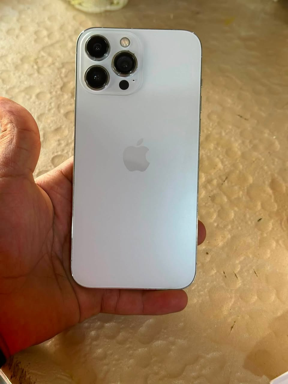 13برو ماكس 📲للبيع أو مراوس ذاكرة 256 مبدل شاشة OLEDاصلية ✅حالة البطارية جيدة 🔋سعر 400وبي مجال 
استفسار ***********
