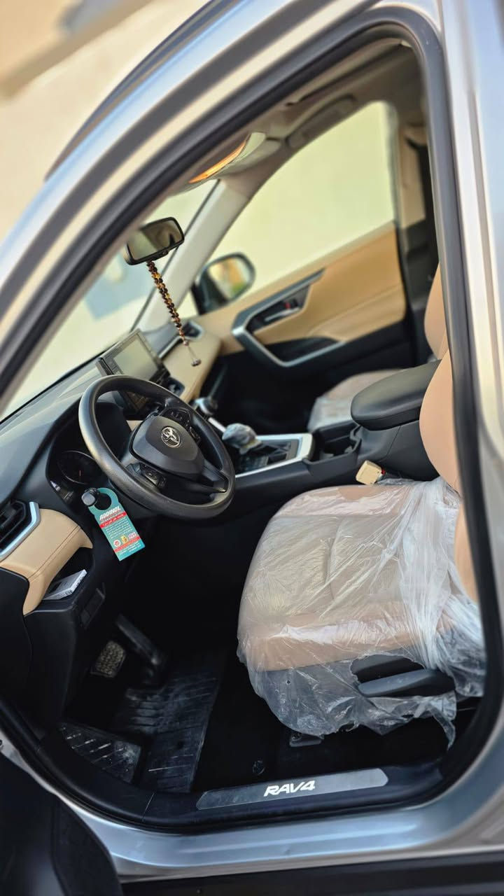 راف فور موديل 2020 ( خـليـجـي )
 شركه ساز ماشيه ٣٨ الف رقم اربيل مكفوله 
من الصبغ بس بارد بلباب الخلفي
محرك كير واير بشرط مامفتوح 
سيارة حيل نظيفة كلشي عل بلاد جديد 
سنوية هزة كلشي جديد مدفوع لـ
باسمي السنوية بشرط تحويل وغرامـة
سيارة مابيـها دينار مصرف كامل من كل نواحي
رقم صاحب سيارة ***********
