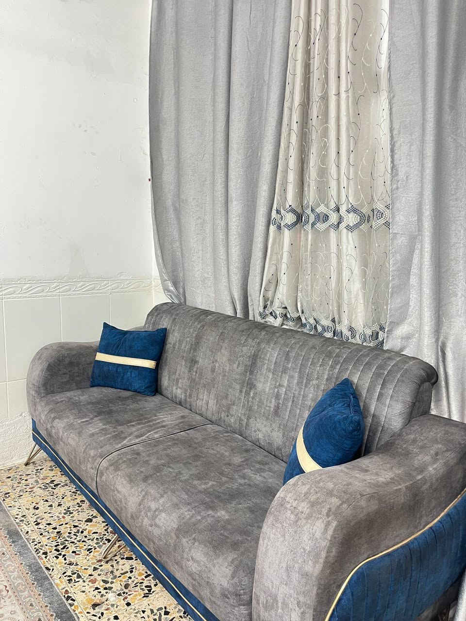 سلام عليكم تخم ٨مقاعد/ديوان١٠مقاعد/كاونتر مع طباخ بلازمه /غسأله شي على شي ٦٥٠الف ***********مكان بغداد بلديات
