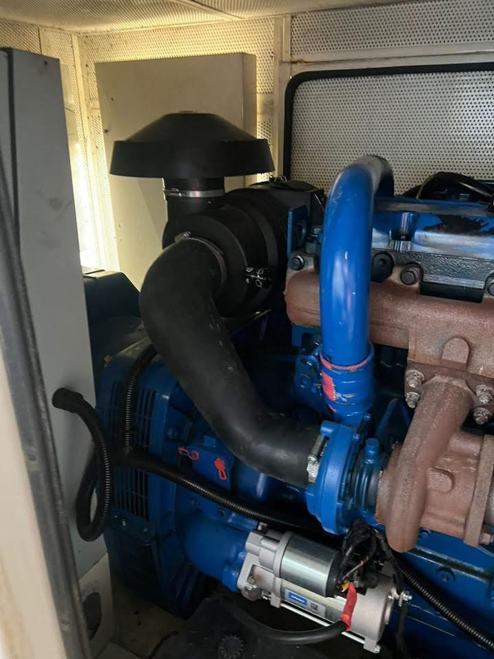 السلام عليكم مولد بيركنز انكليزي اصلي🇬🇧
80كيفي 4 سلندر.  كاتم 100% 🔊
. الاستفسار عل واتساب📞
 *********** 📞***********
توصيل كافه المحافظات  🚛
العنوان أربيل اصناعه الجنوبي
