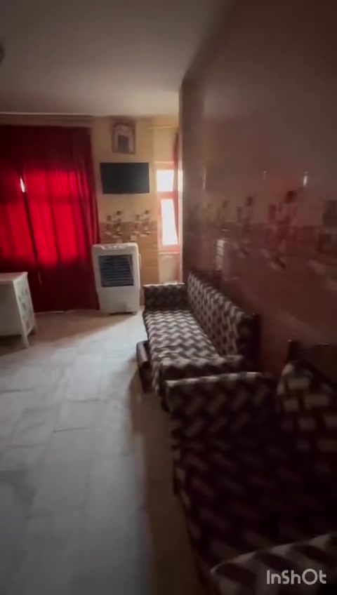 سلام عليكم شقه لليجار كامله بشارع النواب
طابق2        ***********
