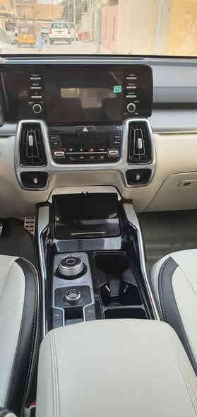 سورنتو للبيع موديل ٢٠٢٣ خليجي فول مواصفات عدى البنرامه رقم بغداد الدولي ماشيه ٦٣ الف سته سلندر كير ماوس بيه بارد بسيط رقم الهاتف ***********
