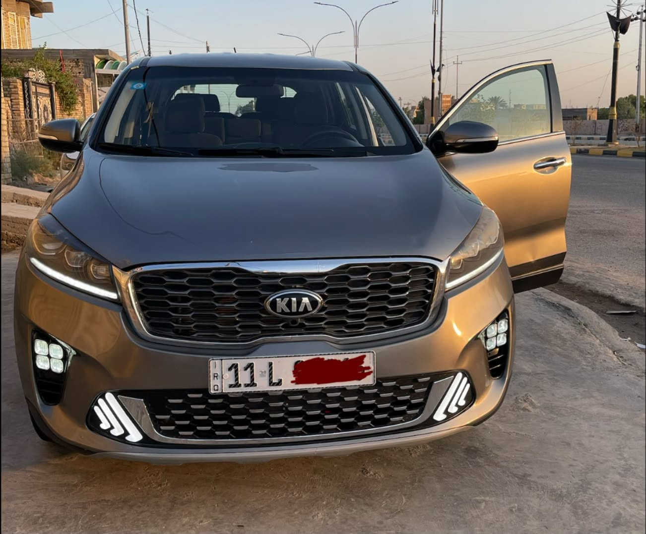 سورنتو .19(شكل ال 20)
رقم بغداد بسمي .(تحويل مباشر)
مكينة6سلندر.
7 راكب .
تبريد ثلج.
سيارةه جاهزه ونضيفه  كلش ( بدون اي نقص).
وارد امريكي .(ضربة دعامية + بارد شبر ب بنيد  فقط ) السيارة بدون قطرة صبغ.
سعر 190💲💲
الشراي يتصل .
***********

