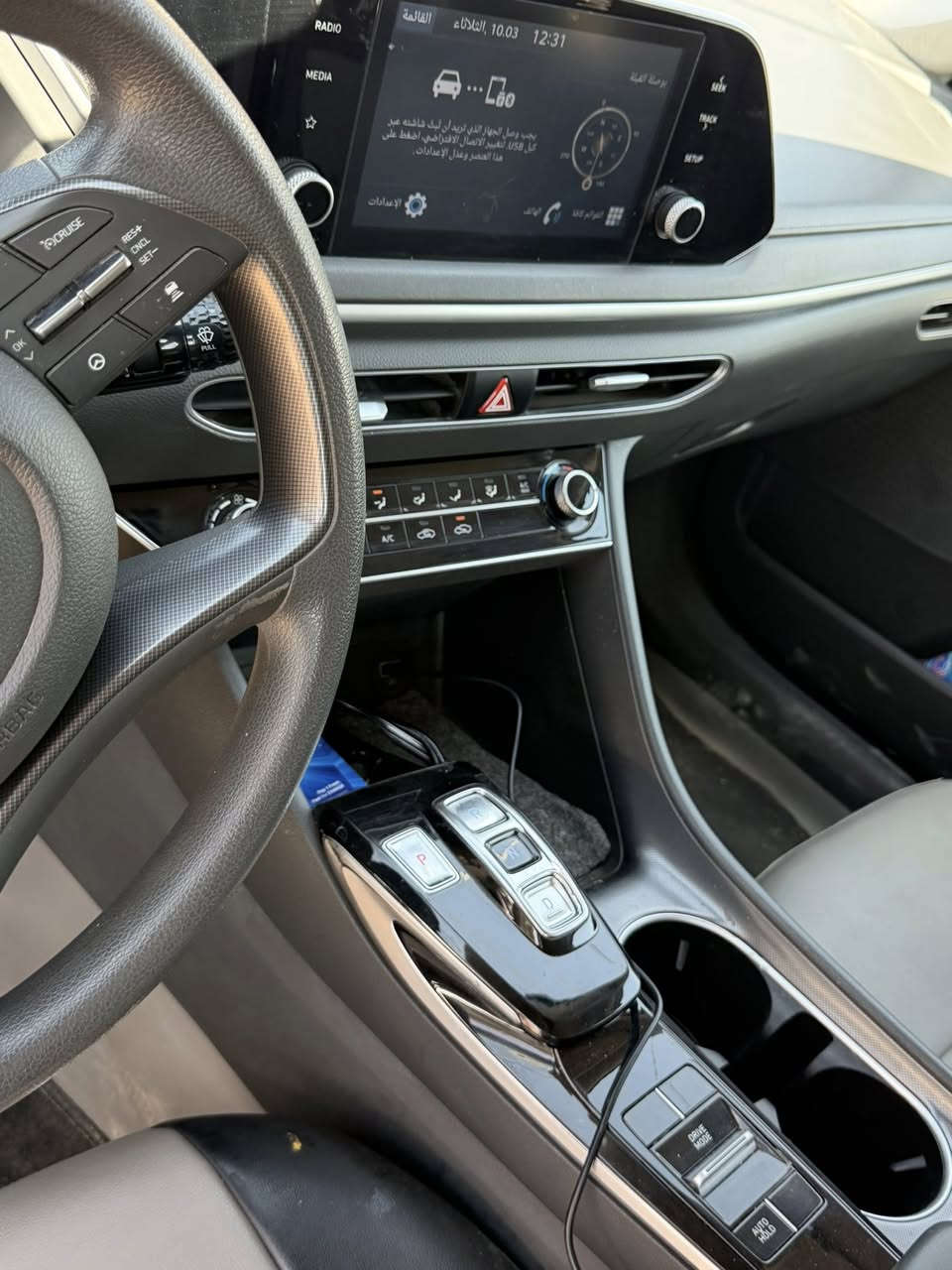 للبيع سيارة سوناتا 2020 أمريكي، مواصفات عاليه، المسافة المقطوعة حالياً 75 ألف كم. السيارة حادث سرقة بابين بأمريكا، لكن تم استبدال القطع بأصلية.   عنوان ديوانيه المالك الشرعي أيضاً في الديوانية. للاستفسار أو التواصل، الرقم ***********
السعر 148
مواوس ممكن 
شرط ولاكلوب مايشتغل  السياره كبس ع شركه وبالعافيه الي ياخذها
