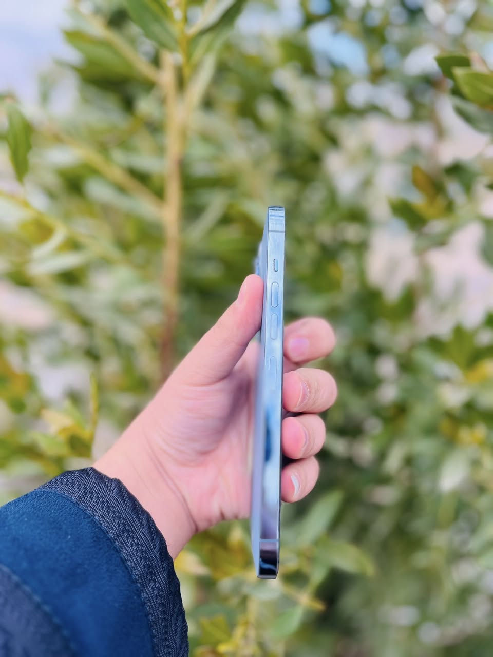 السلام عليكم
آيفون 13 برو ماكس 
ذاكره 256
بطاريه 85 
كفاله عامه شرط تفحص يالله تاخذه 
نموذج M عربي شرق اوسط 
نضافه 100/100 
لون بحري مميز 
دبل سيم كارت 
ملحقاته كارتونه وكيبل الأصليات 
للاستفسار اكثر خاص أو لاتصال علا رقم الهاتف 
                                                                      ***********
