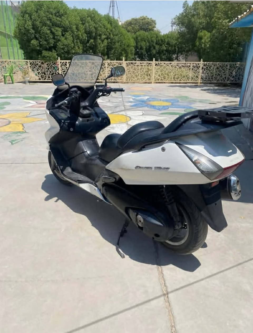 سلفر ونج400 دراجة جاهزة من كلشي مغلفة ابيض للجمالية بيهة ملاحضات بل كفر مي اخضر حماوتهة تخبل شغل مابيهة نقص سعرهة12$ وبيهة مجال بسيط مكاني بغداد العبيدي ***********
