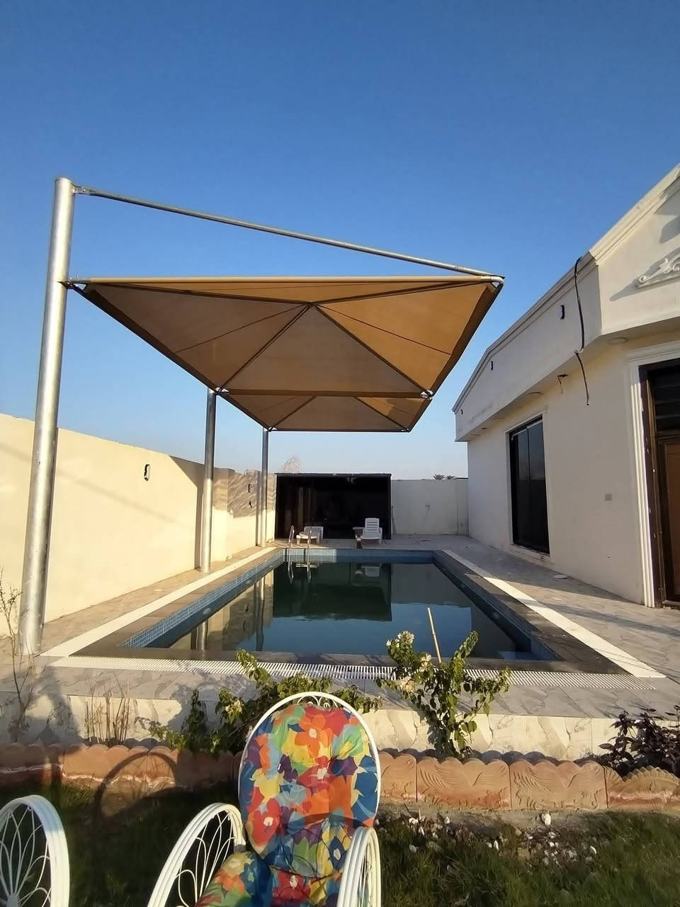 مرزعة للبيع المساحة ٥٠٠م الواجهة ١٦ونص ، نزال ٢٧ ، المزراعة تحتوي على مسبح + بيت بناءحديث يتكون غرفتين نوم  ومطبخ واستقبال وحمام، المزرعة تحتوي كراج وحديقة واسعة العنوان بغداد الدورة مدخل البوعيثه قرب مدرسة الاحرار للتواصل الاتصال على    هاتف*********** 
***********
