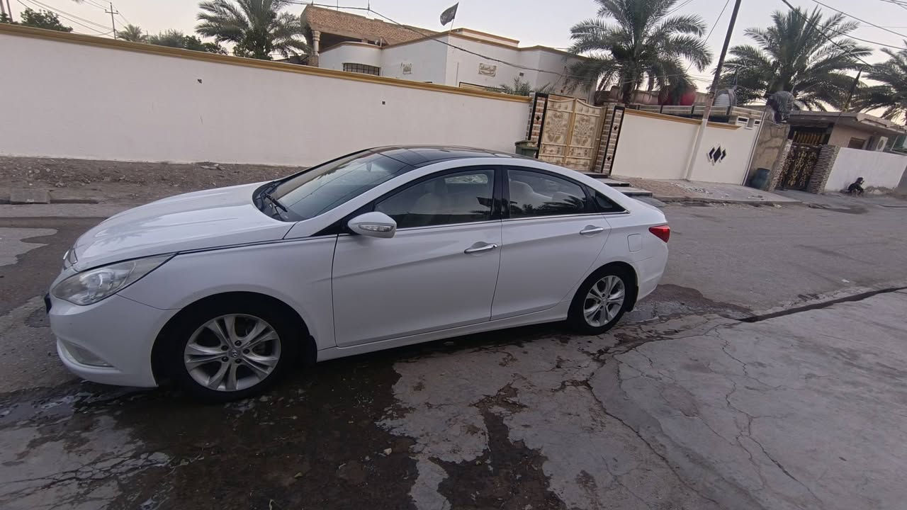السلام عليكم 
سوناته خليجي 2011
رقم بغداد انكليزي الجديد
مكينه 2400 دوش كير خير من الله
تبريد منضومه جديده 
سياره فول مواصفات عدا البصمه
بنرامه مري شفط اشاير بل مري
قطعتين تبريد السونار مرفق
المكان بابل المسيب
السعر 108 وبيها مجال
***********
