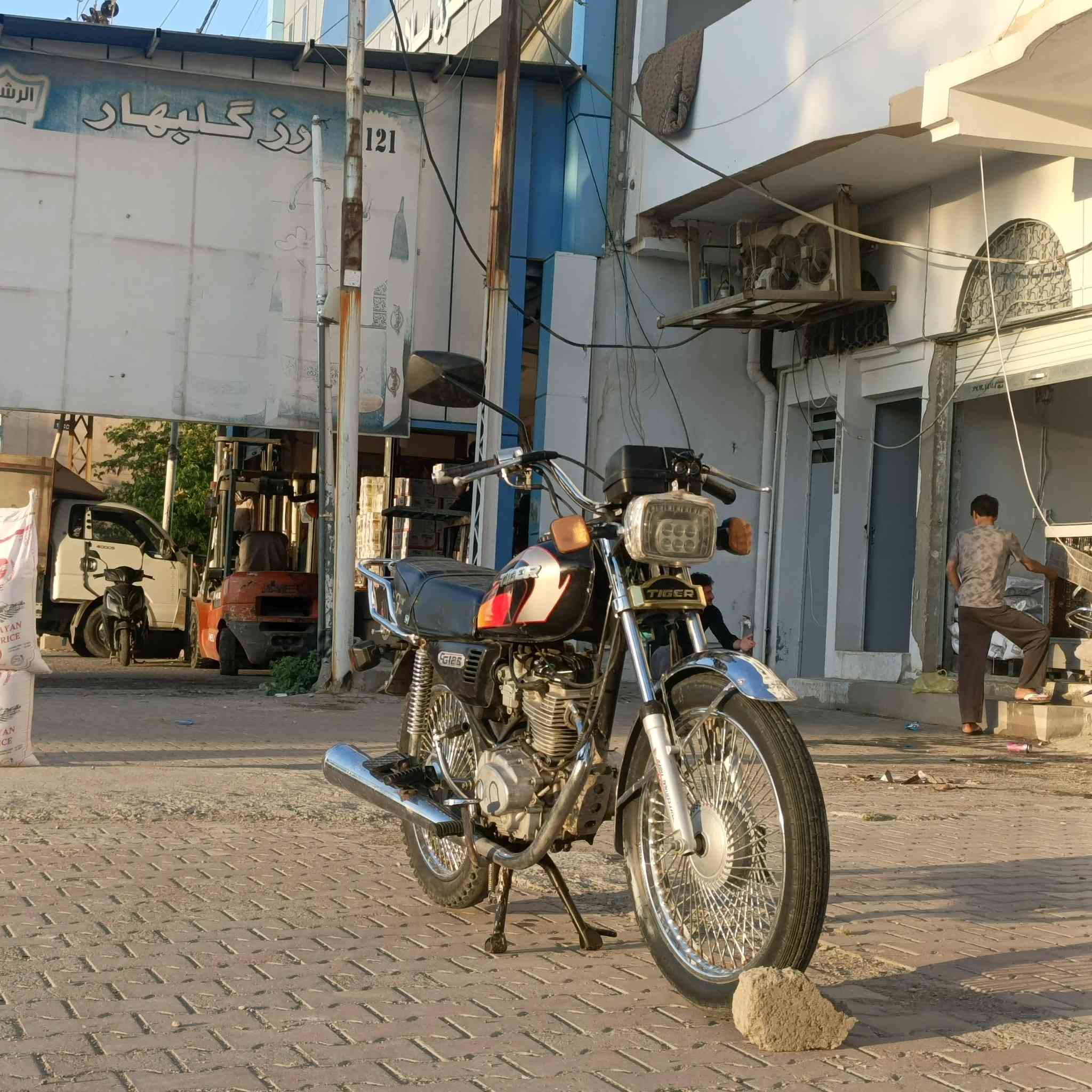 موطور ل بيع
مو ديل 2021

شرط نضيف كلشي شقال 

السعر خاص 

مكان حي عدن 

رقم الهاتف. ***********
