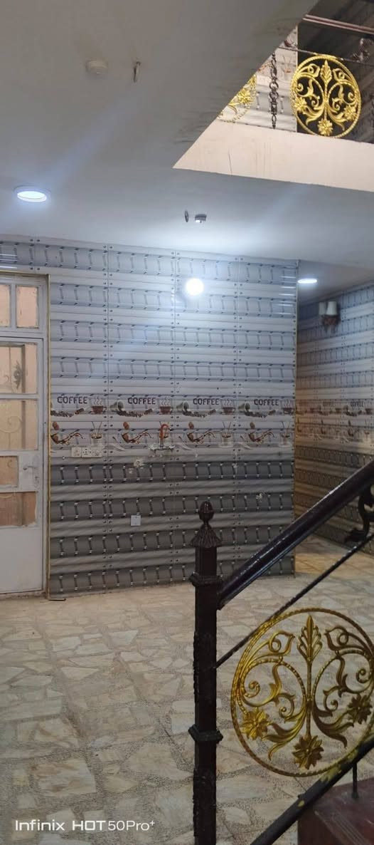 دار لبيع المساحة 100 طابوك طابقين الوجية حجر بيت كامل مكمل دجة الولة زراعي كهرباء مجاري تبليط الزعفرانية نهيت شوارع خلف مول كرارة الفرع الثامن بل فرع مال مخبز المجتبى السفسار علا هاذ الرقم ***********5//***********
