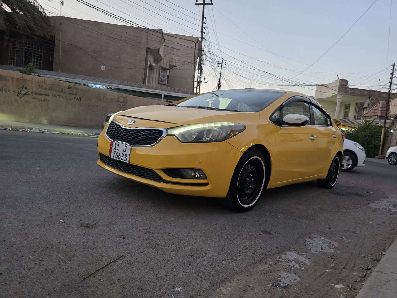 السلام عليكم
كيا فورتي 2014 
رقم بغداد بأسمي 
وارد امريكي بدون حادث 
بدون تبديل ليبل واحد 
السياره صبغه جديده 
مدوشمه عام 
تخم تاير سانترا  ابو الخط
مكينه كير صدر تبريد جاهز وجديد 
السعر.    92   قفل قفل 
مكان الدوره حي الصحه 
***********
