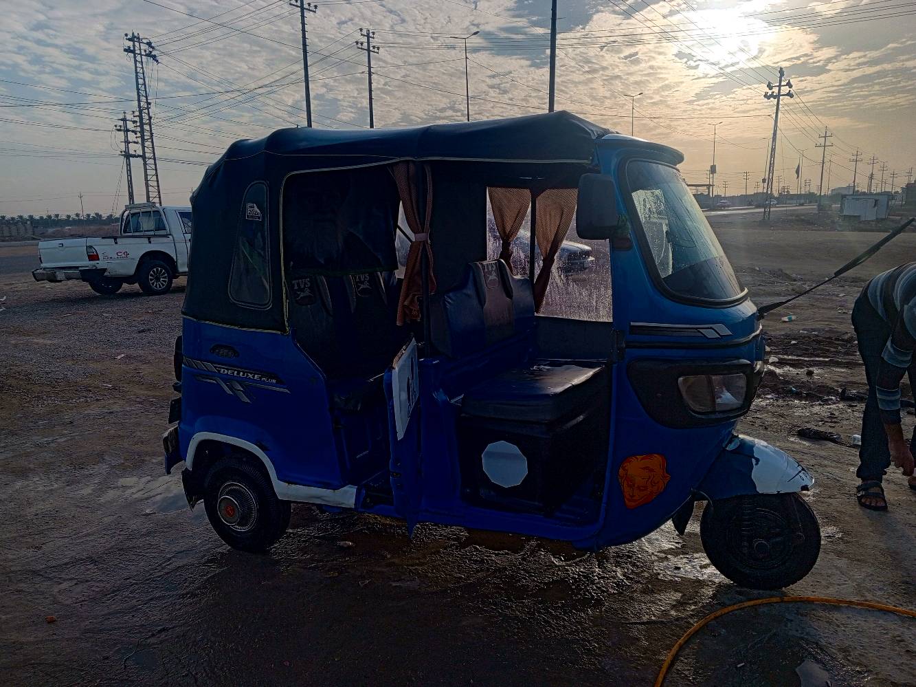 تكتك موديل 21رقم وسنويه ابسمي تحويل ثاني يوم رقم نكليزي باقي بس على الاستلام مكينه مبدل والفات شغل شركه مسجل تخم تايرات جدد 