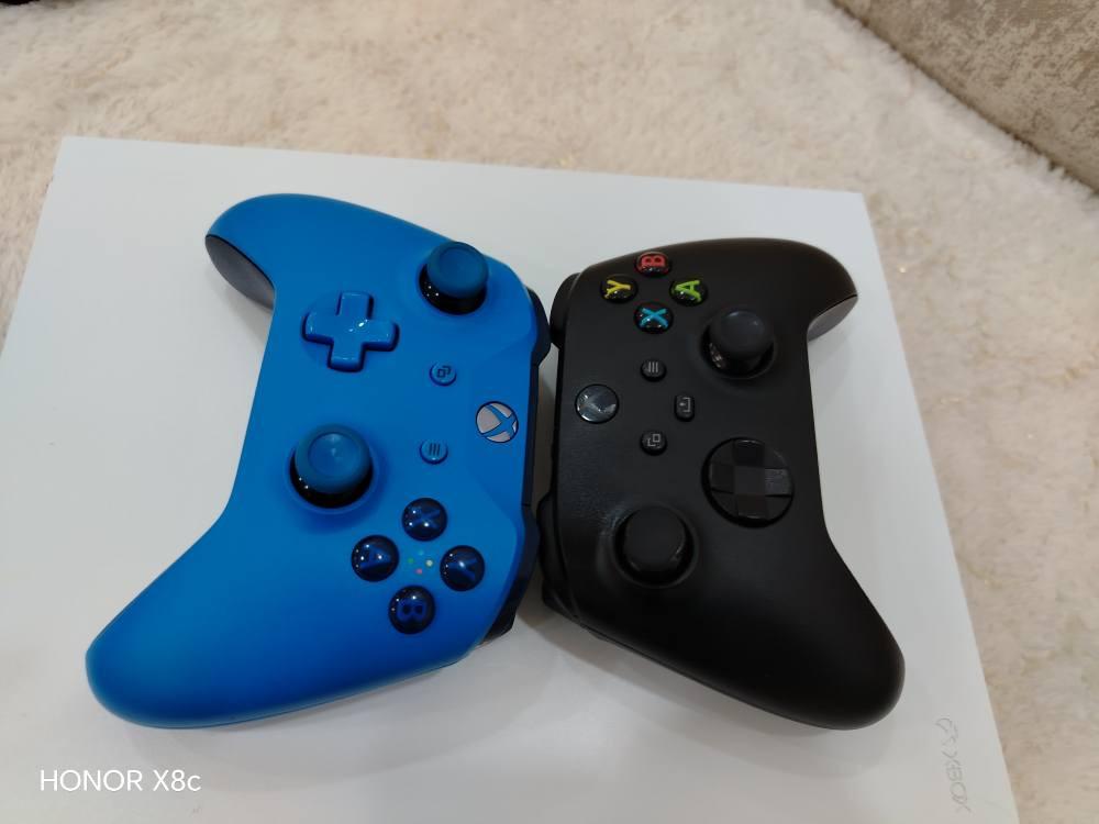 ئێکس بۆکس 1 x یکتیرا نەکراوە کەپس 2دەسک بیلادی لەگەلە هەمو شتێکی سعر230  بەشەرت شوین هەولێر *********** أربيل, العراق
