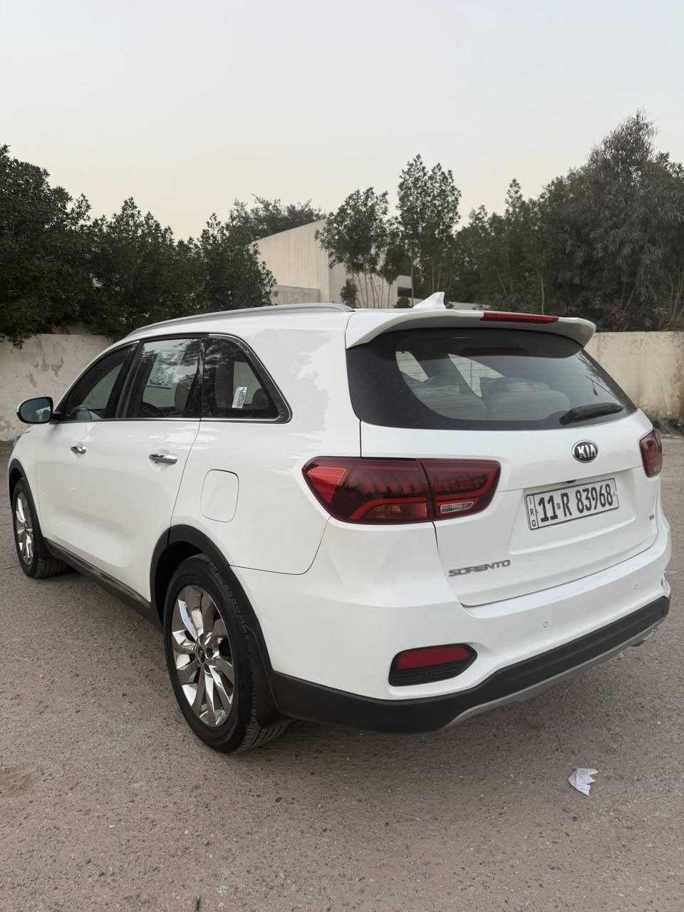 السلام عليكم سورنتو موديل 2019 خليجية مكفولة من الصبغ من الدعامية للدعامية بيها بارد بسيط بخشم البند السيارة بصمة كشنات جلد كهرباء سبعه راكب ثلاث قطع تبريد حساسات امامية خلفية جنطة كهرباء مري شفط مكانها بغداد ماشية 90 الف للاستفسار الاتصال ع ***********
