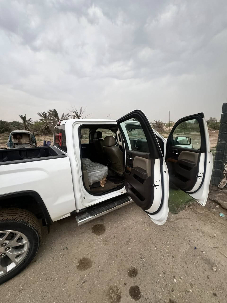 السلام عليكم جي ام سي  سييرا SLT 2016وارد كندي مكفولة سيارة جديدة وجاهزة ماناقصها اي شي تبريد ثلج مكينة نظيفة كلش البدي نظيف بي طخات بالباب وچاملغ موجودات شوف العين سيارة بإسمي رقم دولي الجديد اهم شي التحويل سيارة بلادية من كلشي سعر 210 
للأستفسار 
     
***********.   مكاني البصره
