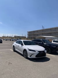 لكزس ES300h • هايبرد • ٢٢الف مايل