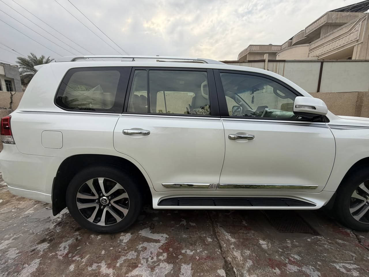 السلام عليكم
لاندكروز 2019 
ساز
مكينة 6 سلندر 
كفالة عامة السيارة 
جنطة كهرباء
ماشية 173k 
مكانها بغداد السيدية
سعرها 530$ ورقة
للاتصال ***********
