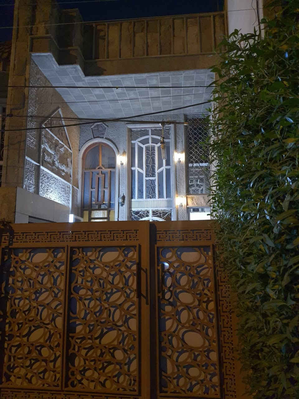 بيت مساحه ١٠٠ متر واجهه ٥ نزال ٢٠ موقع عله الشارع العام شارع الاسواق المركزيه 
***********
