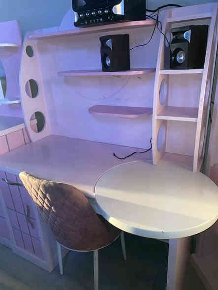 غرفة نوم نفر واحد مال بنات ميز دراسي+ وميز تواليت +مكتبة مال كتب وقرطاسية وتحفيات +سرير +سستم سماعات للتواصل 
***********
***********
العنوان موصل الجانب الايسر حي القوسيات قرب ماركت ياسمين النعيمي 
صفاء النجار العباسي
صلاح الزيدي
معرض صفاء العباسي .بيع وشراء الأثاث الجديد والمستخدم
