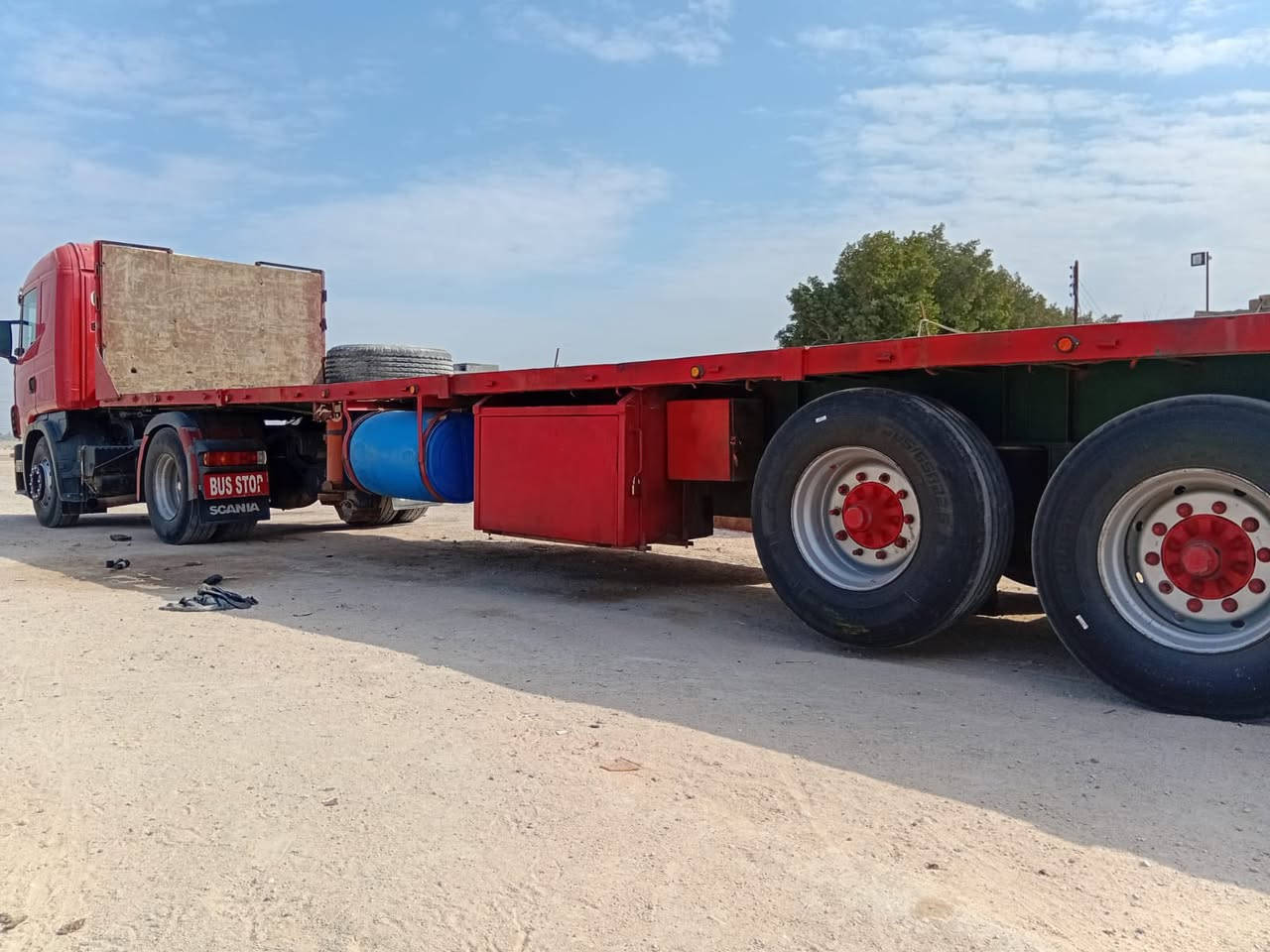 السلام عليكم سكانيا للبيع مديل٢٠٠٠ مكينه انجكتر ٤٢٠ لابخار ولاتنقيص كير٣/٣ شاصي مكفول ابو١٠ راس وعربانه عربانه ١٣/٦٠ دنكيرين علاك لاول ولاخير دناكير بيبي جيوبلس برميل الجبير وركتين فوك الدنكير مطبخ ثلاجه صناديك قاعده سبير كهربائيات كلها شغاله بريك ٦وياله بنز تخم تاير راس وعربانه رقم بغداد انكليزي شرط التحويل 
مكانها البصرة الزبير شراي اتصل ع رقم ‭
ً ‭٠٧٧١ ٢٦٩ ٨٨٧٥‬
