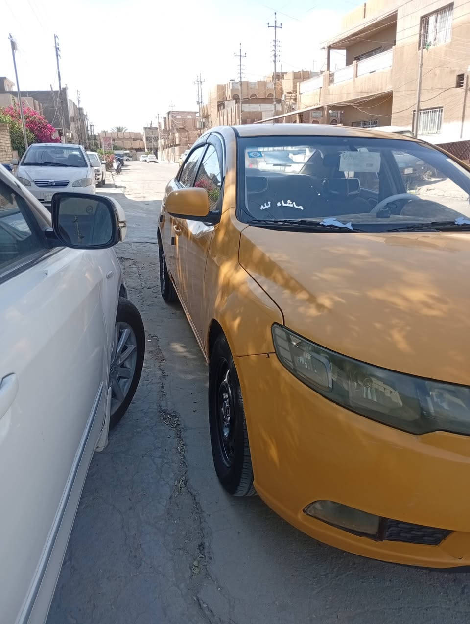 سيراتو خليجي موديل 12 بيهه طختين فقط وحده بلبنيد وحده بل جاملغ الامامي بدون دواخل والباقي مكفول مكينه وكير وتبريد وكهربائيات ودوشمه عام رقم بغداد نكليزي مصفره هيه وغرامات للبيع او مراوس وسعره 75 وبيه مجال حك الجيه 
مكانه بغداد البياع حي المواصلات واي استفسار على رقمي *********** كرار

