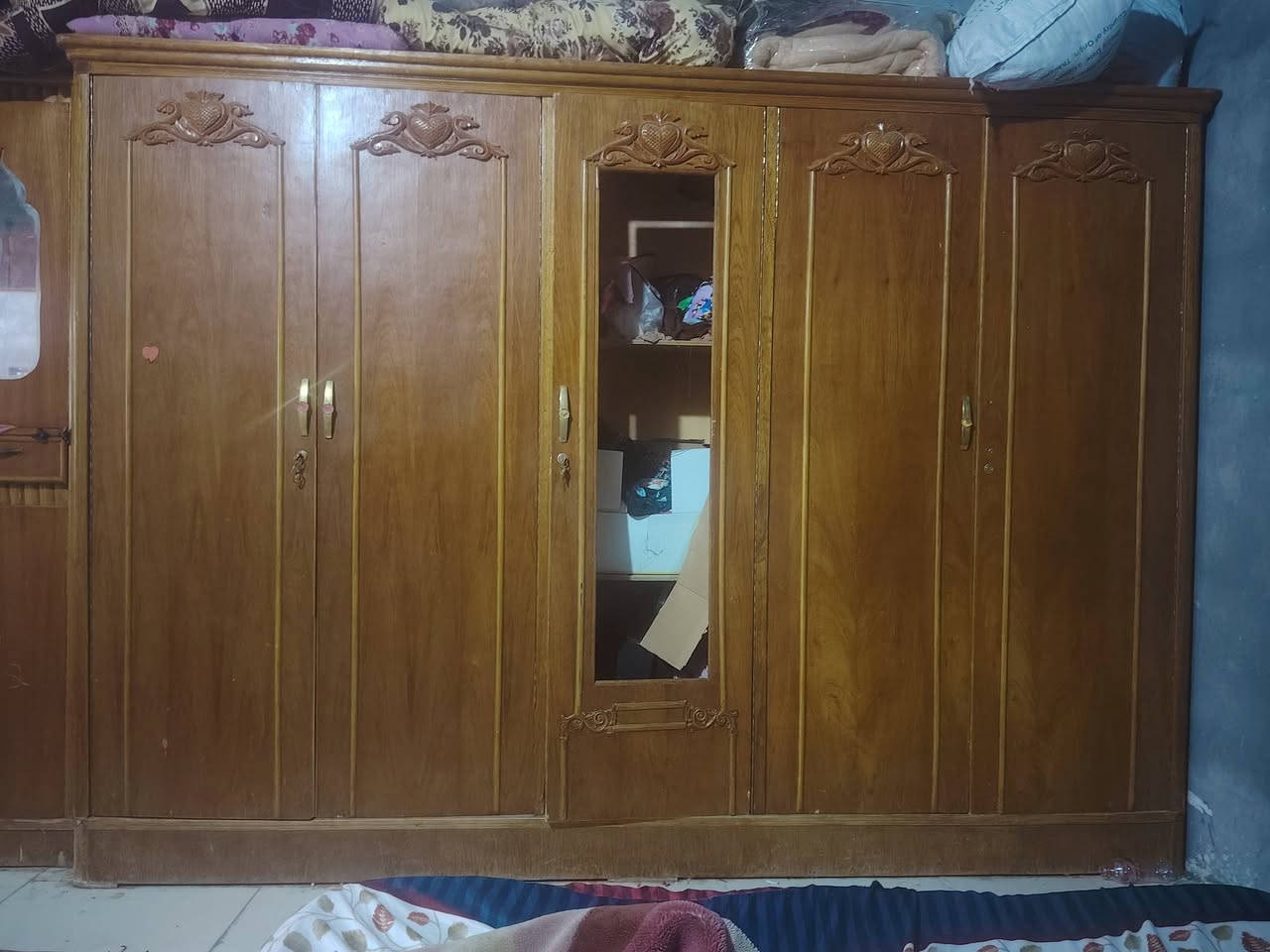 سلام عليكم غرفه خشاب عراقيه نضيفه عوزه ملاحضات جام بس نضيفه عوزه تلميع فقط كدام عينكم  ما بيه جربايه سعره 350 وبيه مجال لعنوان ميسان مقابيل طاقه ابو رمانه ***********
