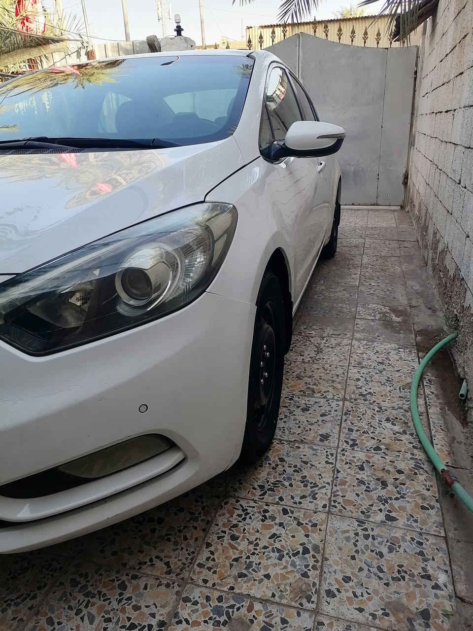 كيا سيراتو ٢٠١٣ فول مواصفات للأخير بصمه جلد فتحه حساس امامي خلفي كشن تبريد تدفئه شفتات لد امامي خلفي السياره بيه جاملغ خلفي صبغ وبيه بالكصه مال البنيد شويه صبغ بدون ضربة داخل ابد وبيه الباب الخلفي بيه دحجه بالنص طابه وماواكع صبغ باقيه على وضعه والعتبه مطخوخه سعره ١٠٠ قفل مابيه اي مجال جاهزه من كلشي اي استفسار على الرقم *********** مامتواجد على الفيس
