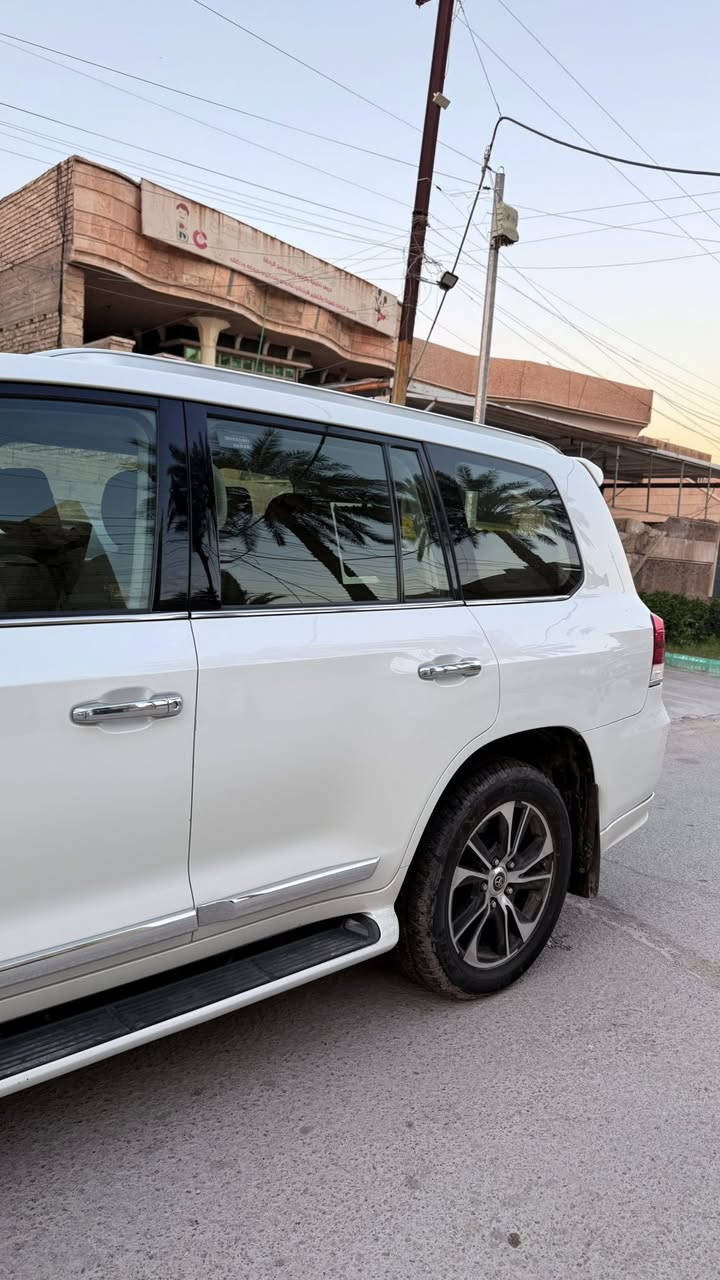 سلام عليكم لاند كروز موديل 2021. VXS ماشيه 42Km سياره جديده مكفوله كفاله عامه سونار بيها بس بيها طخه بتكمه لخلفيه مصورها سياره فول مواصفات على مواصفات بل لاند كروز مواصفات لكزز رقم بغداد بسمي v8 5700. سعر 650 بيها مجال لشراي مكان سياره بغداد /الأمين /معلمين ***********
