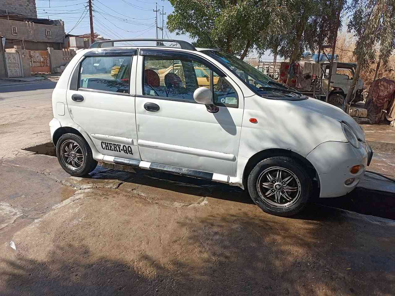 السلام عليكم كيو كيو 2013 سيارة بسمي تبريد ثلج صدر امامي وخلفي جديده كهربائي كلها  شغاله سيارة لا ضربه ولا تبديل سيارة دوشمه جديده كاعيه جديده باتري جديد شاشه تاب كير جديد شادي لي السعر 30 مكاني بغداد الجزيره السياحيه ***********
