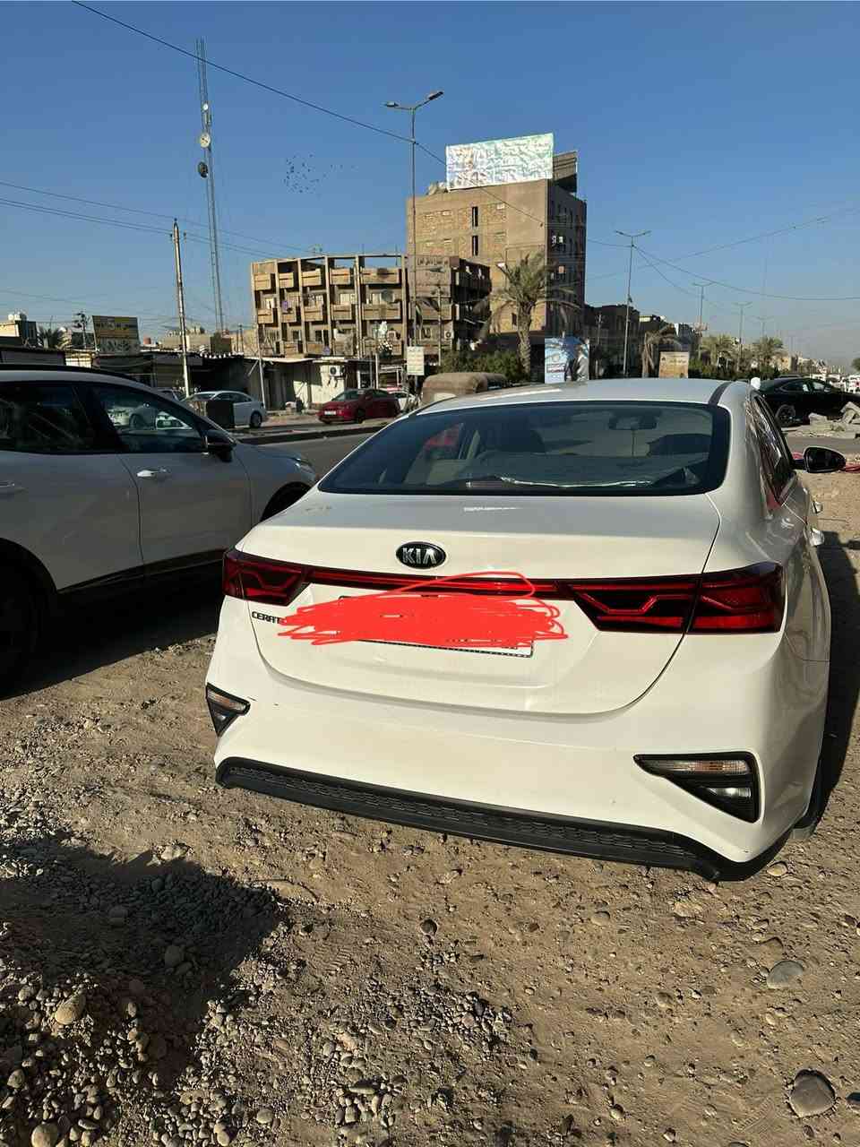 السلام عليكم سيراتو موديل ٢٠١٩ خليجي محرك ٢٠٠٠ دوش رقم بغداد الدولي تبريد قطعتين مري شفط وكامره وباقي المواصفات العاديه السياره ب اسمي ماشية ١٢٧ الف كيلو السياره بيها بارد بالجاملغ الخلفي يم قبق البنزين وبيها تقريبا ٣ رصعات خفيفه رايدها بيع او مراوس بكورلا هايبرد حسب القناعه 
***********
