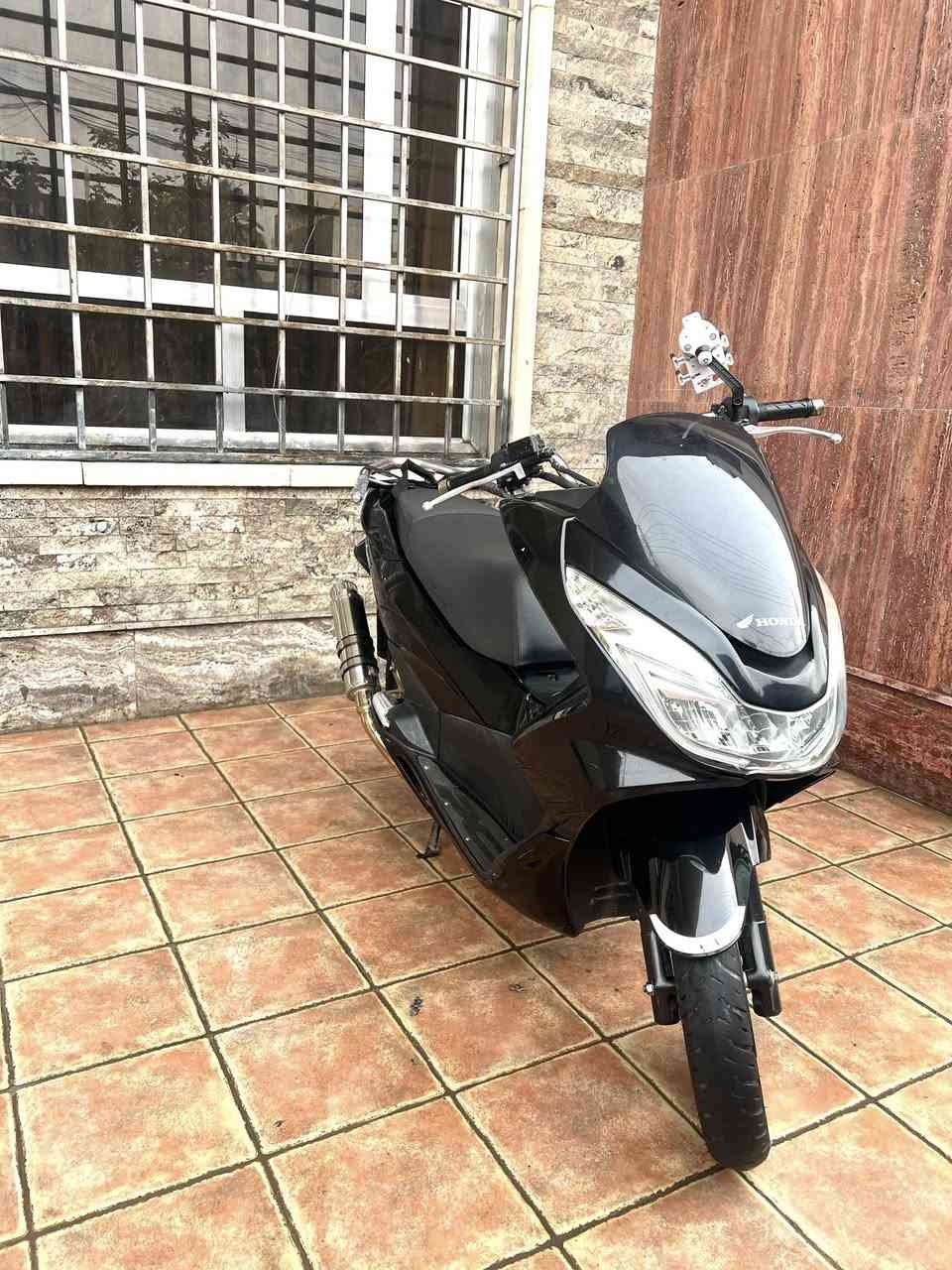 السلام عليكم دراجه للبيع دراجه pcx جيل الثاني 
ماشيه 11,462 الف  حقيقي 

دراجه مال رمبه مكفوله كفاله عامه
 
مكينه ناعمه 125 ياباني برغي واحد ما مفتوح بيه

هندر و صالنصه رياضي دراجه مزوده جايه من اليابان 

تفحص صوره بل مزاد اذا مو نفس الشكل كروتك ع احسابي 

استان كهربائي حساس ازدحام بريك ABS 

سعرها 23 و قابل لتفواض عنواني بغداد البنوك

الرقم ***********
