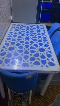 ميز طعام مع ست كراسي  سعرة ٦٥ الف الاتصال على رقم ٠٧٧٢١٣٨٧٠٥٠