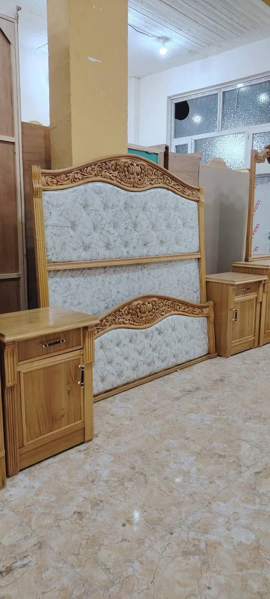 السلام عليكم غرفه مستخدمه نظيفه عنوان واسط العزيزيه شارع التربيه يوجد واتساب حنوش مدينه شركه الاعراس للاثاث العراقي *********** مقابيل التربيه
