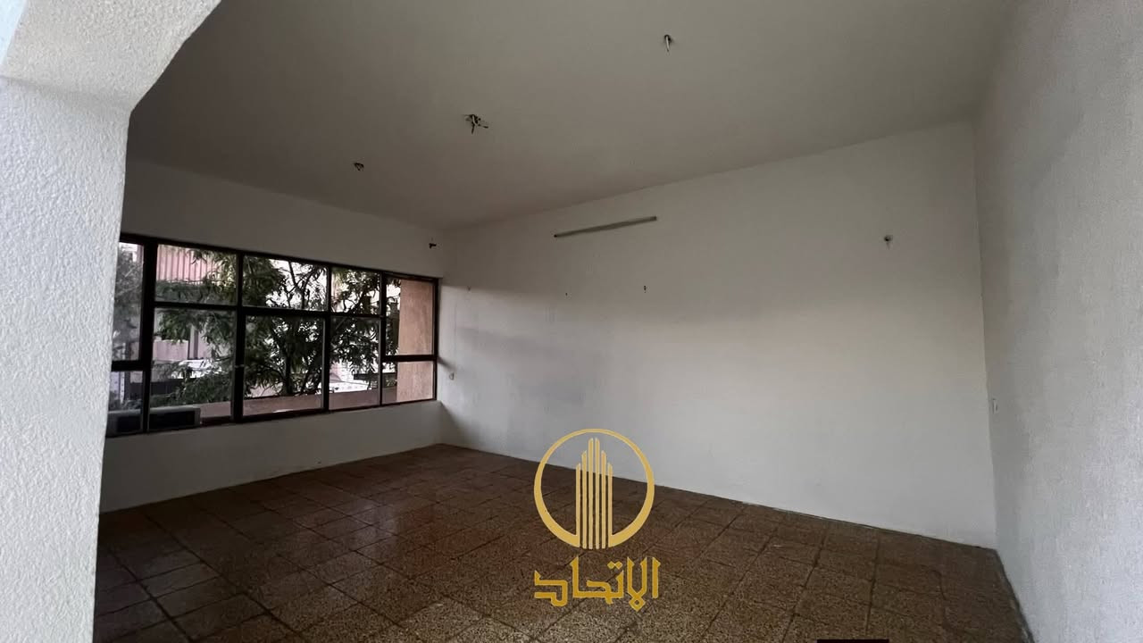 ---- عقارات الموصل الحدباء ----
                  💥 للايجار 💥
     🏛⭐️للأيجار⭐️حي الكفائات الثانية🏛
⬅️شقة للأيجار منفصلة
⬅️موقع مميز قريبة من سايدين الصورة وسايدين طب الاسنان
⬅️️ مساحـة 150 متر
⬅️باب منفصل
⬅️مطبخ ، هول ، ٢ غرف نوم ، صحيات 
⬅️ركن
⬅️مطلوب عائلة صغيرة
           //////////////////////////////
 لمعرفة التفاصيل والسعر يرجى زيارة المكتب او الاتصال
 على الرقم          ***********
