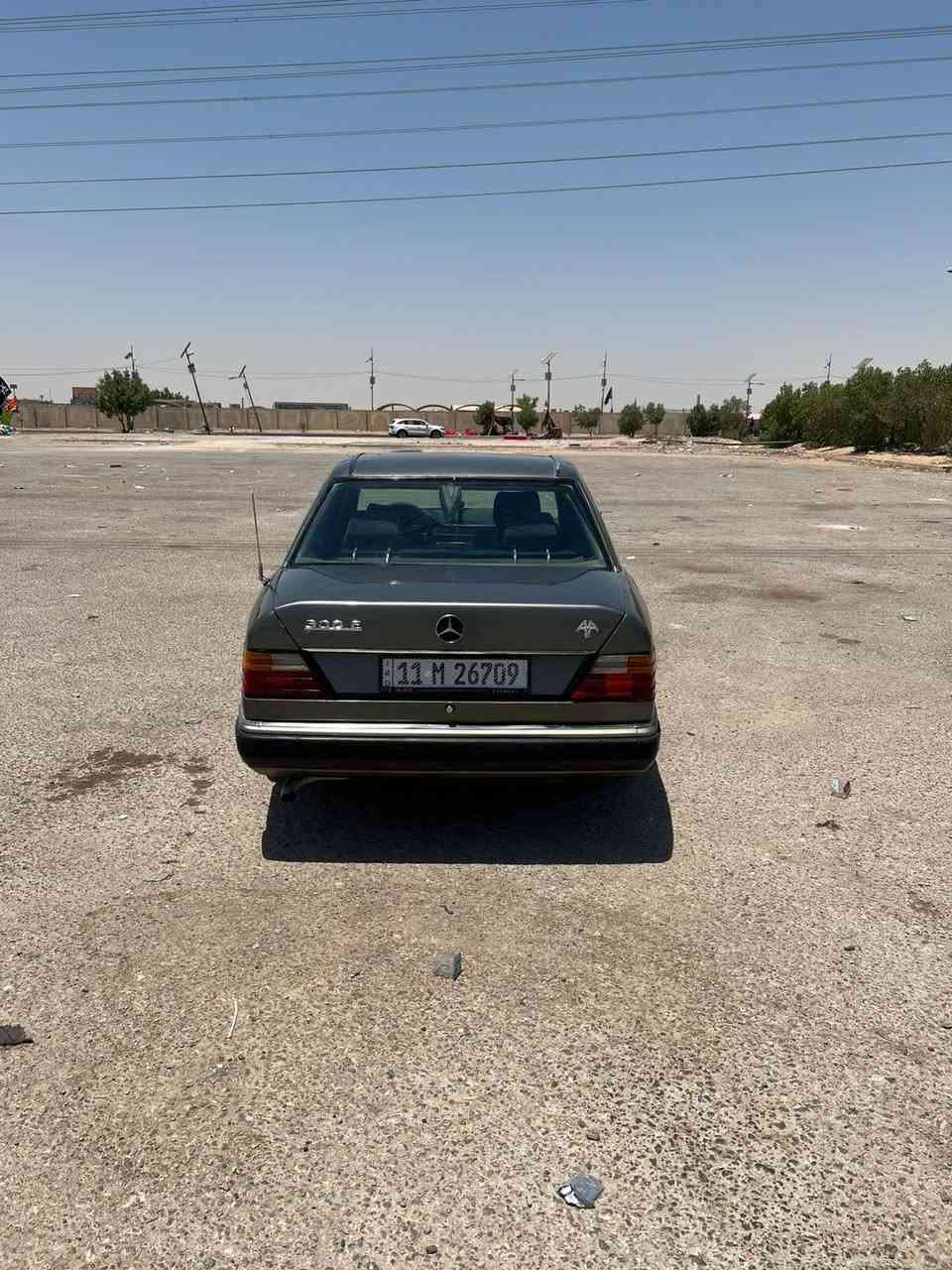 السلام عليكم مارسيدس دب موديل 1991 مكينه 2500 محور ام الحساس كير حداديه امامي خلفي غرفه نضيفه كهربائيات كلها شغاله رقم بغداد دولي كشنات كهرباء جام كله كهرباء تبريد شغال تخم تاير جديد السعر 47 وبيها مجال المكان الديوانيه اتصل وبيك خير وتدلل ***********
