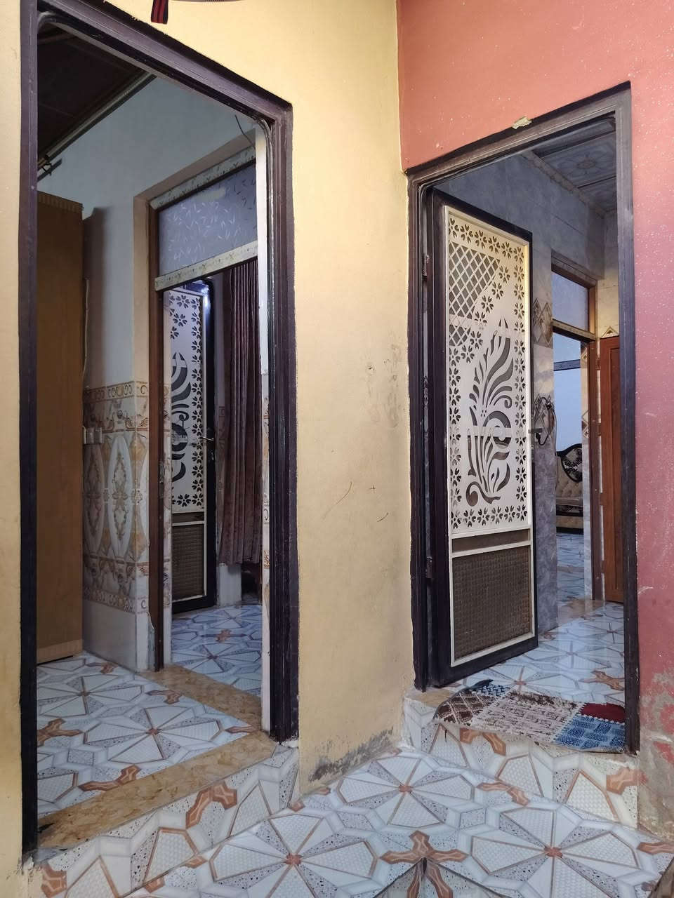 🏠بيت للبيع موصل حي الانتصار شارع 30 خلف اسواق حسام🏠 بيت مربع فول المساحه 100 متر يتكون من غرفه وهول واستقبال 
مطبخ مشتملات وبيتونه 🗒️سند طابوالزهور شرط📍 التحويل👉 
السعر 75 مليون وبي مجال💵💴 للاستفسار  مكتب 🏢 ابو صفوان الاتصال ارقام👉👉 التاليه✅✅✅✅✅✅✅✅ 
*********** وتساب☎️ 
*********** وتساب☎️
