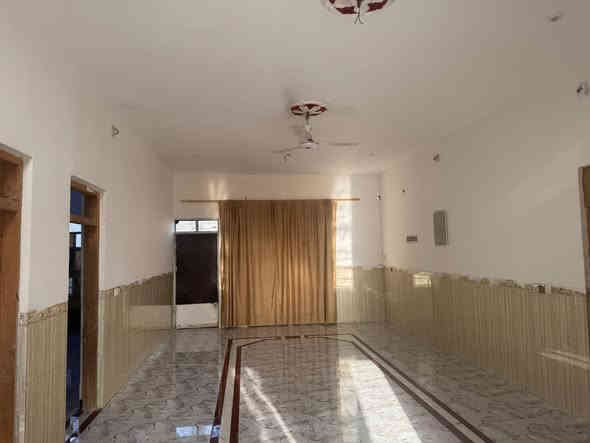 بيت للايجار الرمادي قرب جامع الواثق 
سعر الايجاره 450
استفسار على الرقم ***********
يمكنك زيارة المكتب شارع 40 مقابيل جامع الواثق
