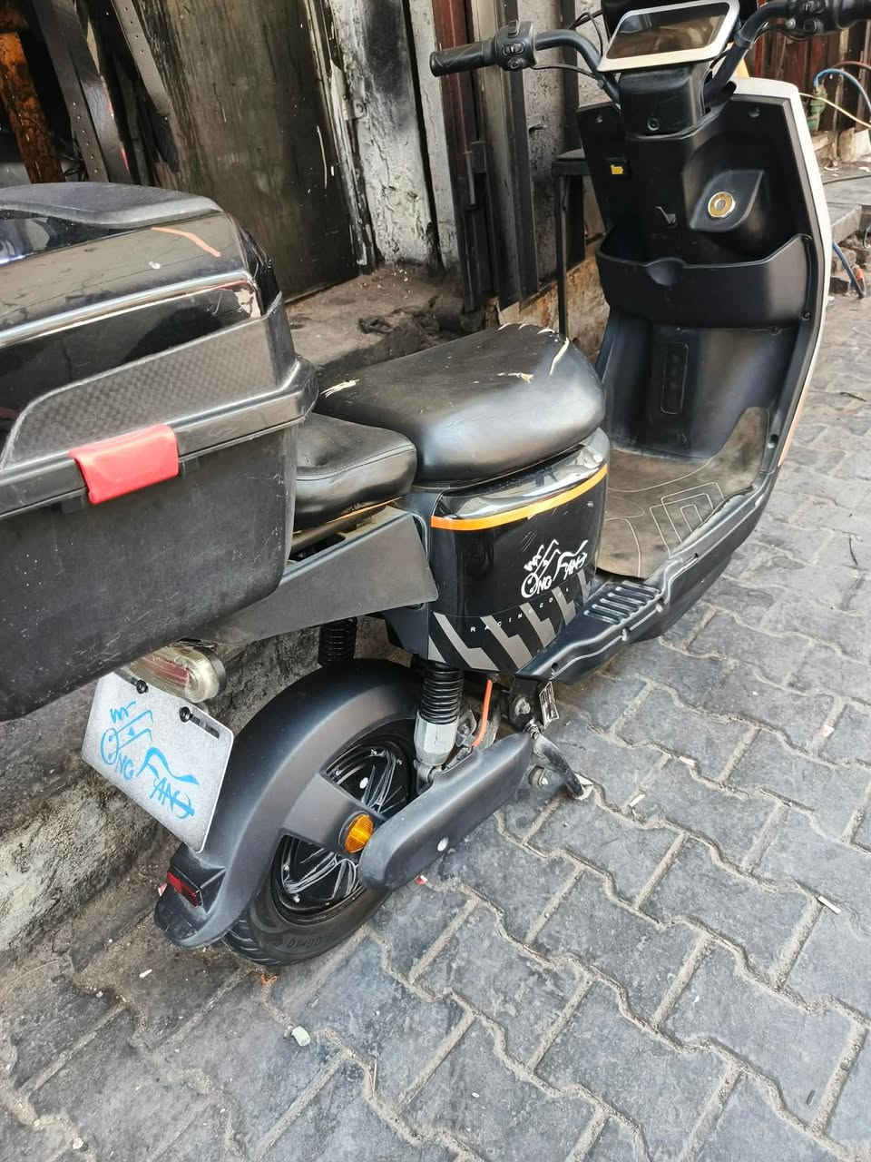دراجه شحن للبيع نظافتهه 80ب الميه
سرعه 75
السعر 500وبيها مجال 
مكان الكرخ شارع حيفا
***********
