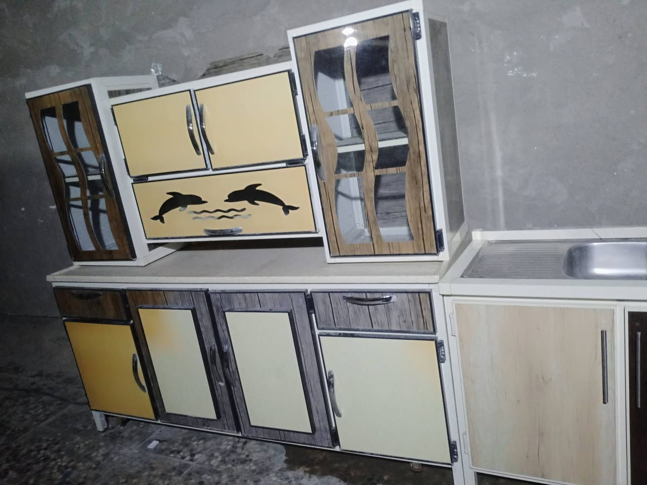 سلام عليكم عيني هاذه كاونتر 3قطع كاونتر وسنك ملاحق كاونتر سطح مرمر كاونتر تفصال طول مترين كاونتر و سنك متر و10 مستعمل قليل سعره 300 مكاني بغداد بياع شرطه الخامسه الاستفسار ***********فقط وتساب
