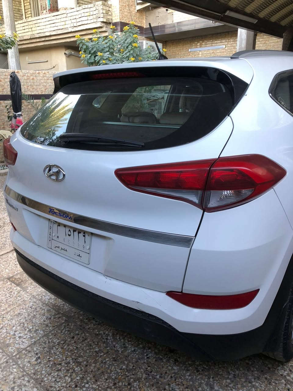 السلام عليكم 
شباب للبيع هونداي توسان مديل 2016 شكل ال17 وراد خليجي داخل بيجي سياره مكفوله بدون اي حادث او بارد سياره ع ايدي  كامله مابيها اي نقص مواصفاتها معروفه 
ماشيه السياره 121 كيلو حقيقي 
السياره رقم بغداد بأسمي عليها غرامه 400 الف تنزل من السعر 
مكانها بغداد 
للاستفسار هـ***********
السعر / 175 ورقه
