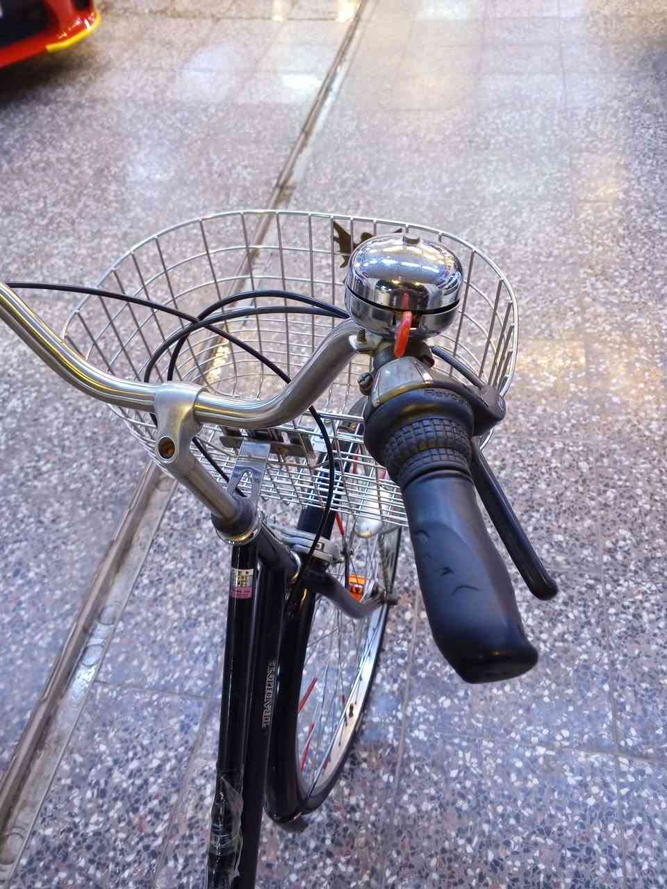 السلام عليكم بايسكل للبيع سعر 145 بي مجال ***********
