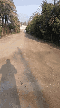 للبيع دار المساحة ١٤٠ واجهة سبعه ونص كراج وحديقة مكون من غرفتين نوم صاله ومطبخ حولي ترك خلفي العنوان بغداد الراشدية مركز الناحيه قرب أسواق السدره أول فرع  باقي التفاصيل بالفيديو هاتف ***********
