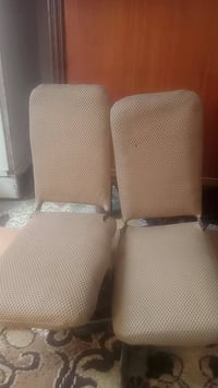 زوج كشنات ممر عاليه جدد  كلش عارضهن ب 200 للتواصل  عل الرقم 0783283095...