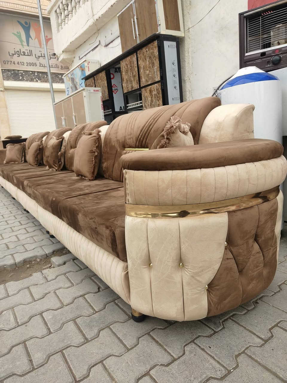 معرض زياد الأثاث المنزلي 🫴
ديوان فصال شغل الموصل حطاطه شغل ثقيل 
الخشب كدام العين رجل خشب ثقيل 
قماش تركي مبطن 
السفنج هاي اكسترا
مع وصل ضمان الجودة 10 سنوات 
هذا شغل الموصل الحقيقي مو مال كركوك 🤏
العنوان تكريت شارع الزهور خلف افران الكرخ وقاسم مول معرض زياد الأثاث المنزلي 🫴 
***********
