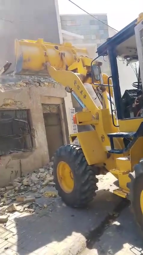 السلام عليكم يوجد لدينا كادر تفليش البيوت وقلع الاراضي و قص الرباطات وحفر جرف وقطع البيوت وتگشير الجذران با نسب السعار بغداد فقط يوجد واتساب اتصل وبخدمتك ***********
