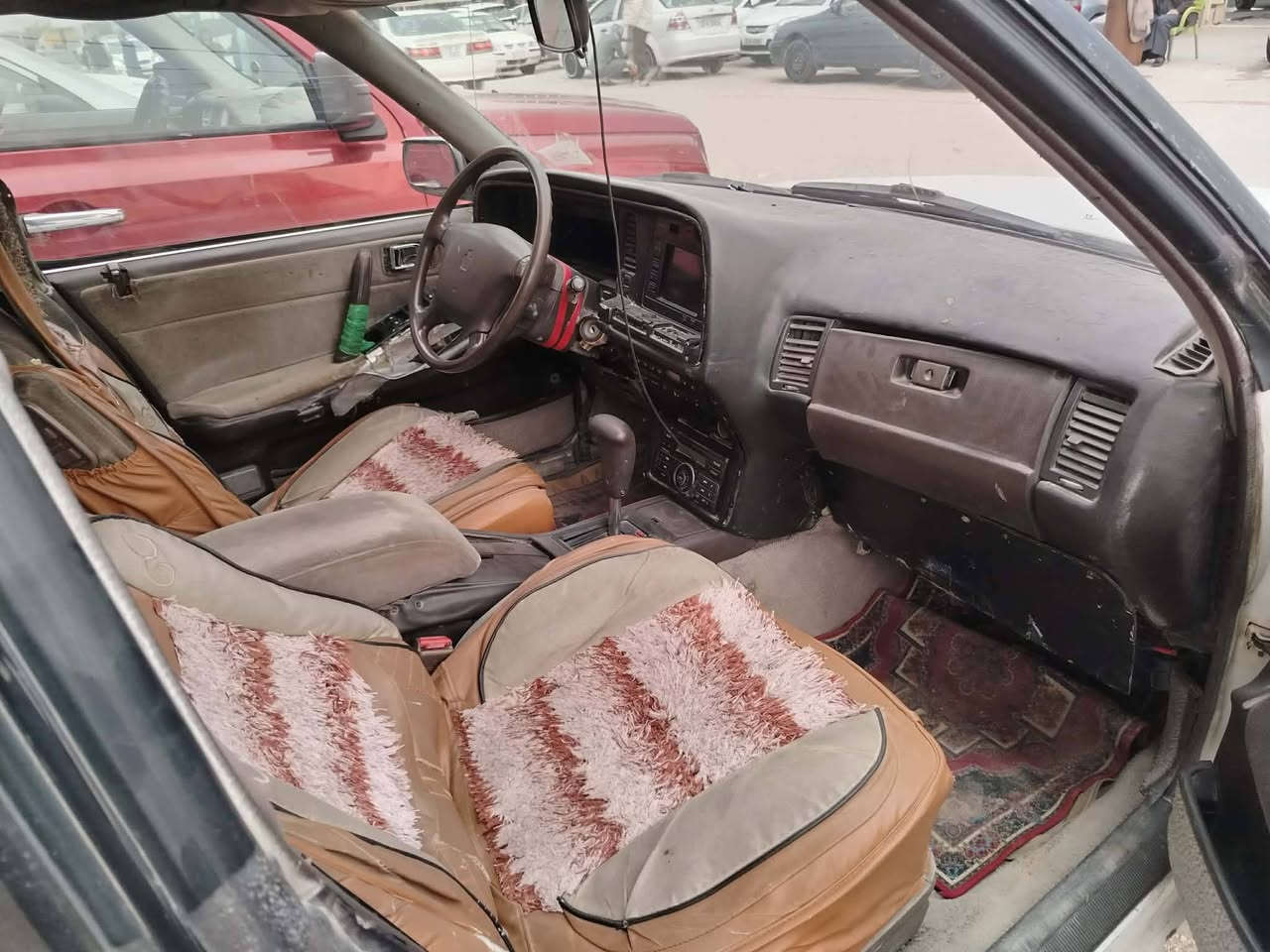 سلام عليكم سيارة هارتوب كير ومكينة خير من اللة. حدادية بجيس تخم تاير جديد كهربايات شغالة كلهة  تراييهة الربيل لاصبغ لا ضربة مكفولة سيارة بسمي مكفولة موديل 90سنوية ال28ما صاقطة مو شراي التعبني 33وبيهة مجال بصيط حسب الجية ***********
