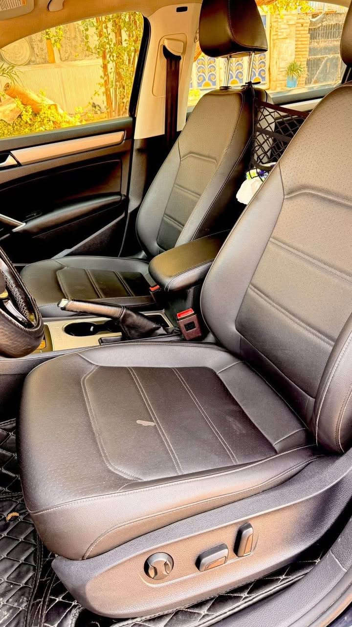 باسات ٢٠٢٠ passat
محرك 2.0 تيربو
مواصفات se
بصمة تشغيل وابواب
تشغيل عن بعد
كشنات جلد
تدفئة كشنات
كرسي السائق كهرباء
شاشة كار بلي+كامرة
رادار نقطة عمياء
حادث جاملغات وبنيد
وبيها صبغ نص دوسة وباب
ماشيه 89.4 الف كيلو 
رقم بغداد وتحويل ثاني يوم
السعر 125 وبي مجال مكانه الشعب *********** علما الشعب, صور
