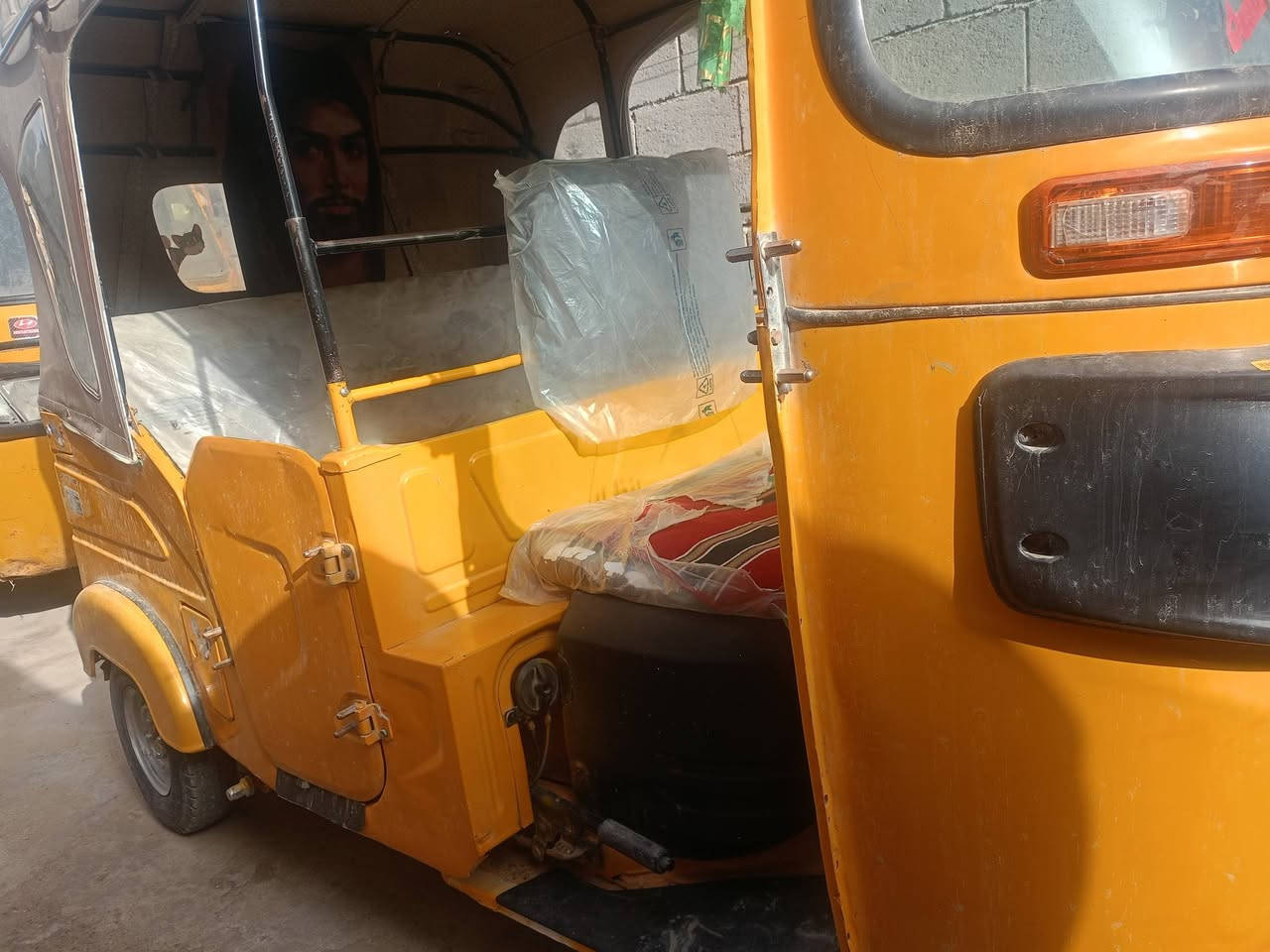 سلام عليكم 

البيع 21 شهر 8 رقم ذي قار نكليزي 

تكتك بيه طخات بصيطه مكفول من صبق والمعجون 

مكاني قلعه سكر الاستفسار نتصل *********** 

السعر 6800 وبيه مجال
