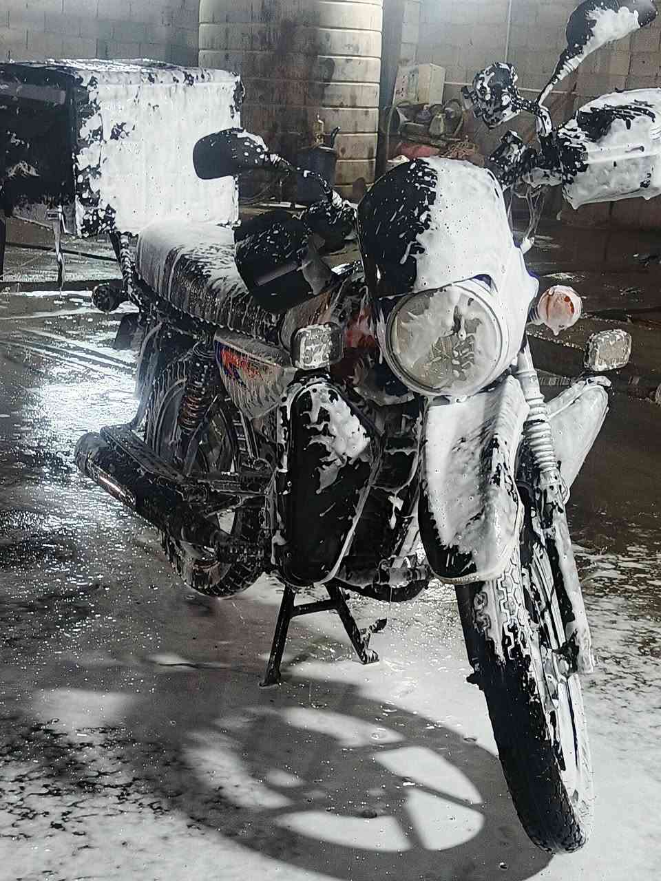 السلام عليكم 
بوكسر موديل 2022 
مرقمه بغداد باسمي دراجه كامله اي نقص مابيها كلها شغاله عليها اضافات بسيطه بلوجكترات درع واقيات ام الاشاير لايت زنون عالي ناصي ثلجي دراجه كامله اي نقص مابيها محرك مفتوح مره وحده شرط تجفيت شركه درجه اوله خرسه متسمعلها حس 
رقم الهاتف ***********
المكان بغداد ام الكبر والغزلان
السعر 1700
